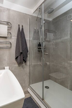 Hair dryer, towels