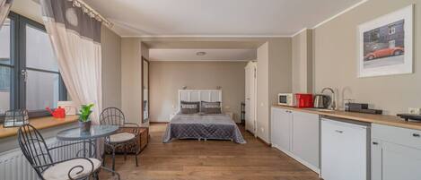 1 bedroom, desk, iron/ironing board, free WiFi