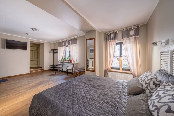 1 bedroom, desk, iron/ironing board, free WiFi