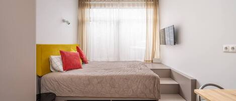 1 bedroom, desk, iron/ironing board, free WiFi