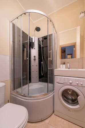 Hårføner og håndklær