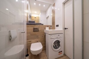 Hair dryer, towels, toilet paper - Stylish apartment 100m from the beach (Jūrmala)