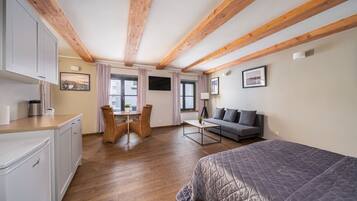 1 bedroom, desk, iron/ironing board, free WiFi