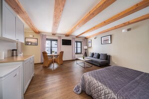 1 bedroom, desk, iron/ironing board, free WiFi