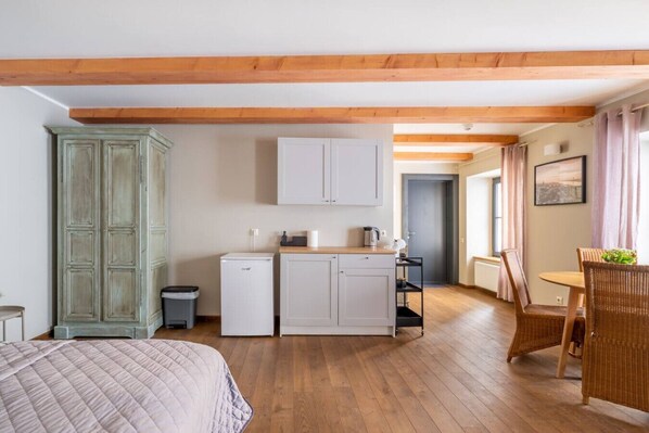 1 bedroom, desk, iron/ironing board, free WiFi