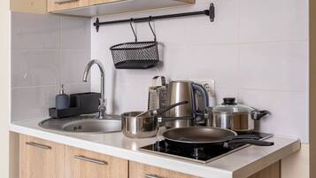 Fridge, stovetop, cookware/dishes/utensils, dining tables
