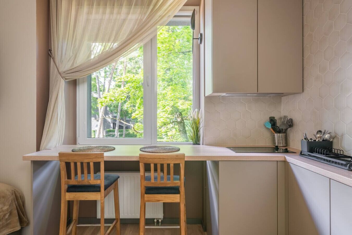 Réfrigérateur, micro-ondes, plaque de cuisson, cafetière/bouilloire