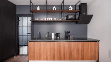 Kühlschrank, Mikrowelle, Herdplatte, Geschirrspüler