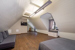 1 bedroom, desk, iron/ironing board, free WiFi