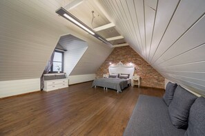 1 bedroom, desk, iron/ironing board, free WiFi