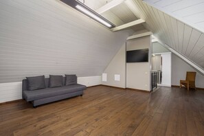 Smart TV - Stylish penthouse in the very center of old Riga (Rīga)