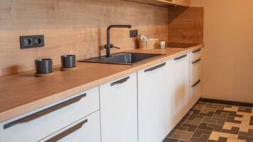 Kühlschrank, Ofen, Herdplatte, Geschirrspüler