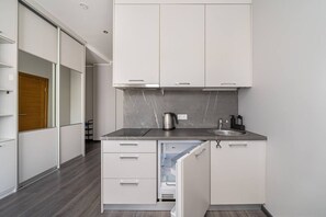 Fridge, stovetop, coffee/tea maker, cookware/dishes/utensils