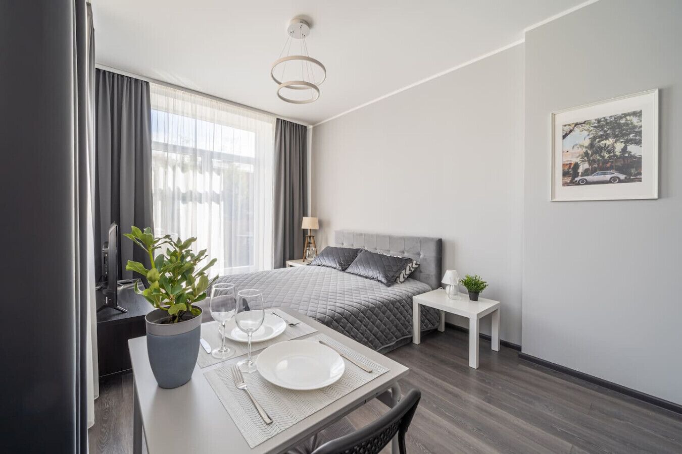 Skrivebord, strykejern/-brett, wi-fi og sengetøy