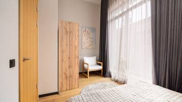 1 bedroom, desk, iron/ironing board, free WiFi