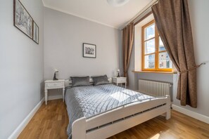 Schreibtisch, Bügeleisen/Bügelbrett, kostenloses WLAN, Bettwäsche