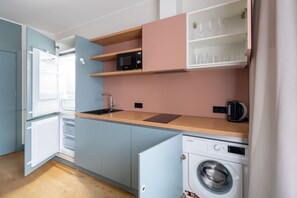 Fridge, microwave, stovetop, cookware/dishes/utensils