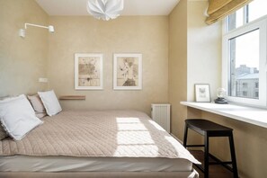 1 bedroom, desk, iron/ironing board, WiFi