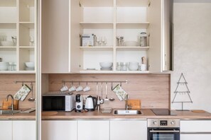 Fridge, microwave, oven, stovetop