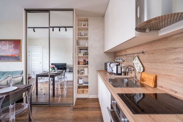 Fridge, microwave, oven, stovetop