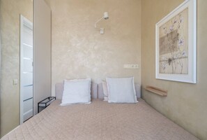 1 chambre, bureau, fer et planche à repasser, Wi-Fi