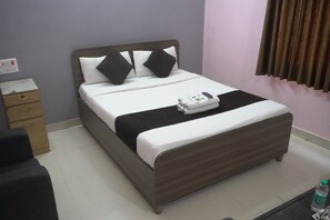 Deluxe Double Room | Egyptian cotton sheets, premium bedding, memory-foam beds, desk