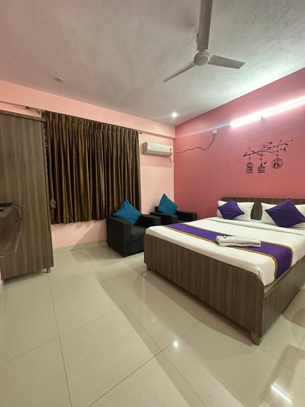 Deluxe Double Room | Room amenity - Hotel Golden Suites (Bengaluru)