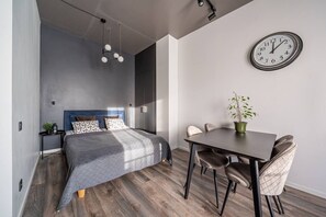 1 bedroom, desk, iron/ironing board, WiFi