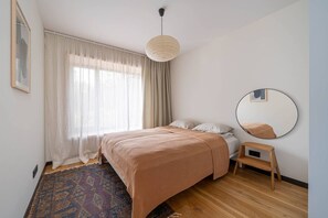 2 habitaciones, escritorio, tabla de planchar con plancha y wifi 