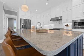 Réfrigérateur, micro-ondes, cafetière/bouilloire