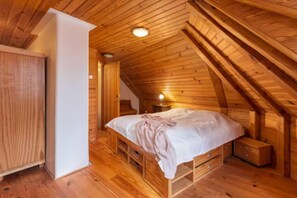 1 bedroom, desk, iron/ironing board, WiFi