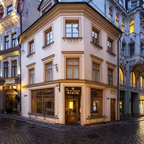 Vintage Old Town Apartment