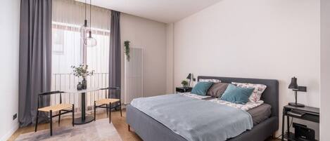 Desk, iron/ironing board, WiFi, bed sheets