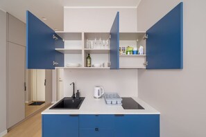 Fridge, stovetop, cookware/dishes/utensils, dining tables