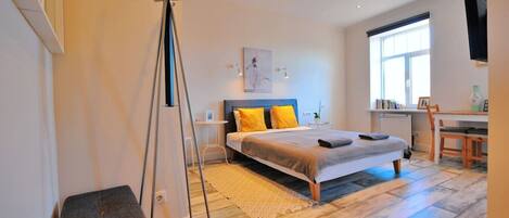 1 bedroom, desk, iron/ironing board, WiFi