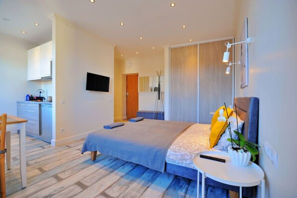 1 bedroom, desk, iron/ironing board, WiFi