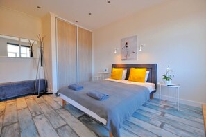 1 habitación, escritorio, tabla de planchar con plancha y wifi 