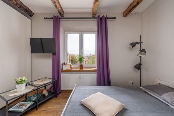 1 bedroom, desk, iron/ironing board, WiFi
