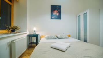 1 bedroom, desk, iron/ironing board, WiFi