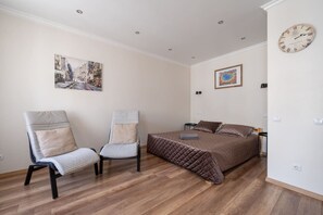 1 bedroom, desk, iron/ironing board, WiFi