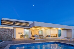 Outdoor pool - Spectacular Villa Bella Luna, Island and Ocean View, near beaches, sleeps 6. (Noord)