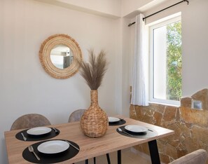 Dining - Gabriel MOdern Apartment-shared pool-close to the beach (Chania)