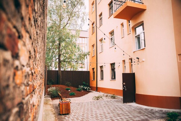 Property grounds - Pernavas loft-style residence with free parking (Riga)