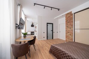 1 bedroom, desk, iron/ironing board, WiFi