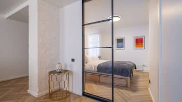 1 bedroom, desk, iron/ironing board, WiFi