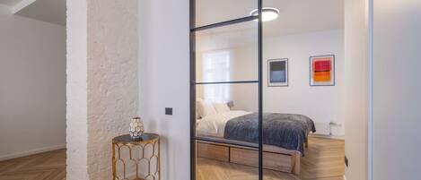 1 bedroom, desk, iron/ironing board, WiFi