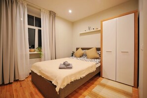 1 bedroom, desk, iron/ironing board, WiFi