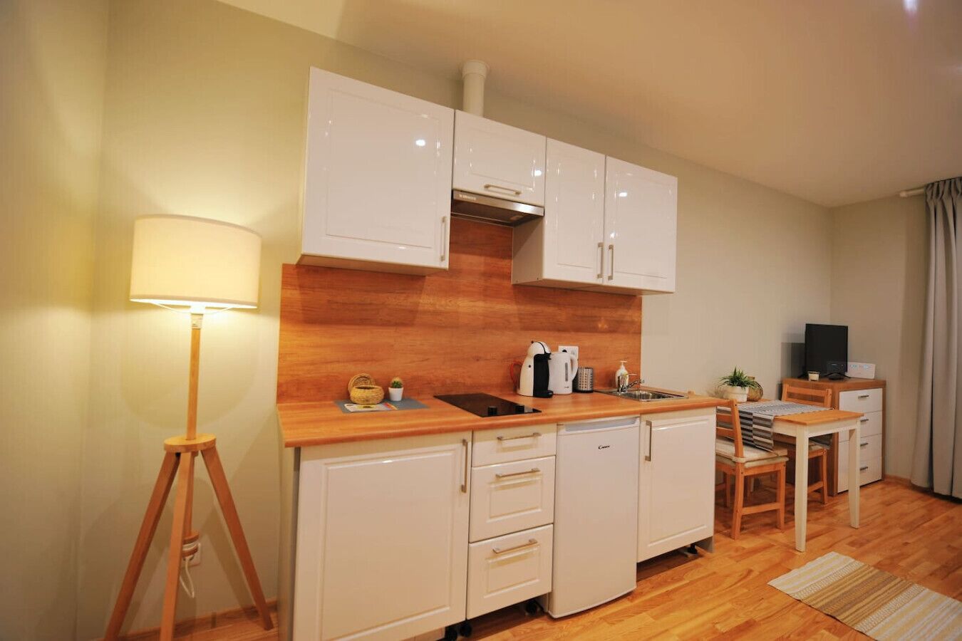 Fridge, microwave, stovetop, coffee/tea maker