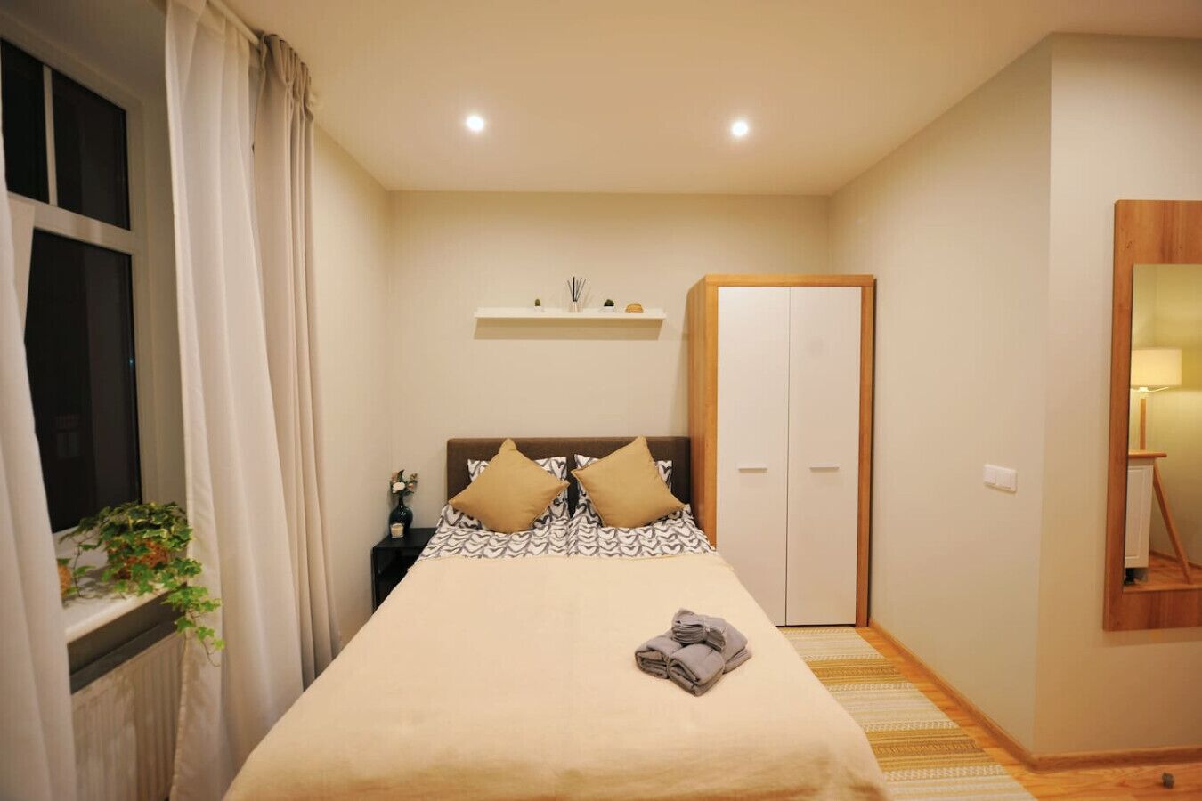 1 bedroom, desk, iron/ironing board, WiFi