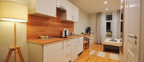 1 bedroom, desk, iron/ironing board, WiFi